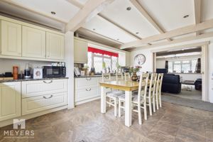 Kitchen/Breakfast Room- click for photo gallery